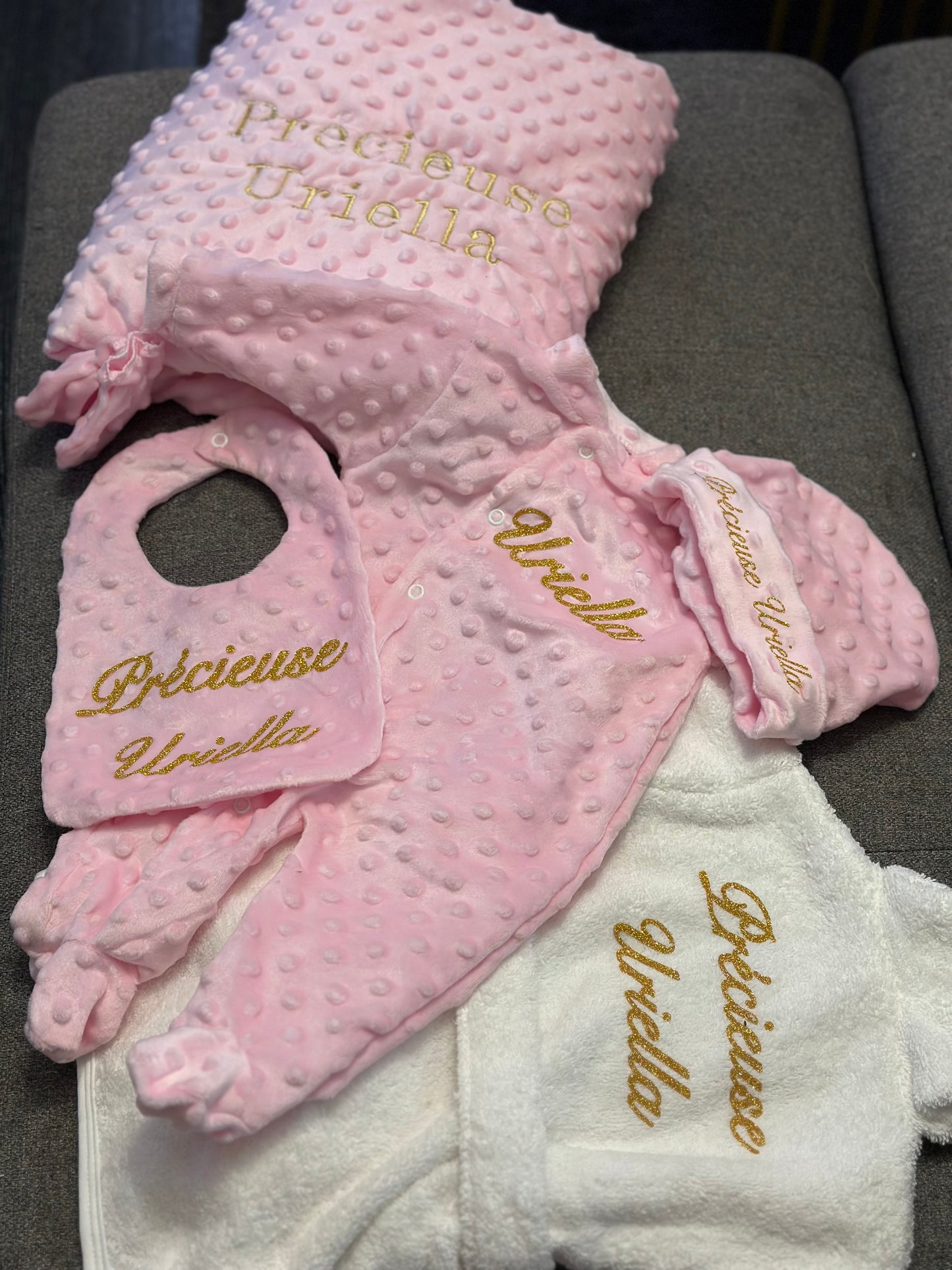 ✨ Box Essentiel H. – Coffret Bébé Personnalisé (Couverture, Peignoir, Ensemble 4/5 pièces)
