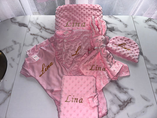 💎 Box Élégance H. – Coffret Bébé Personnalisé (Couverture, Peignoir, Ensemble, Doudou, Protège carnet)