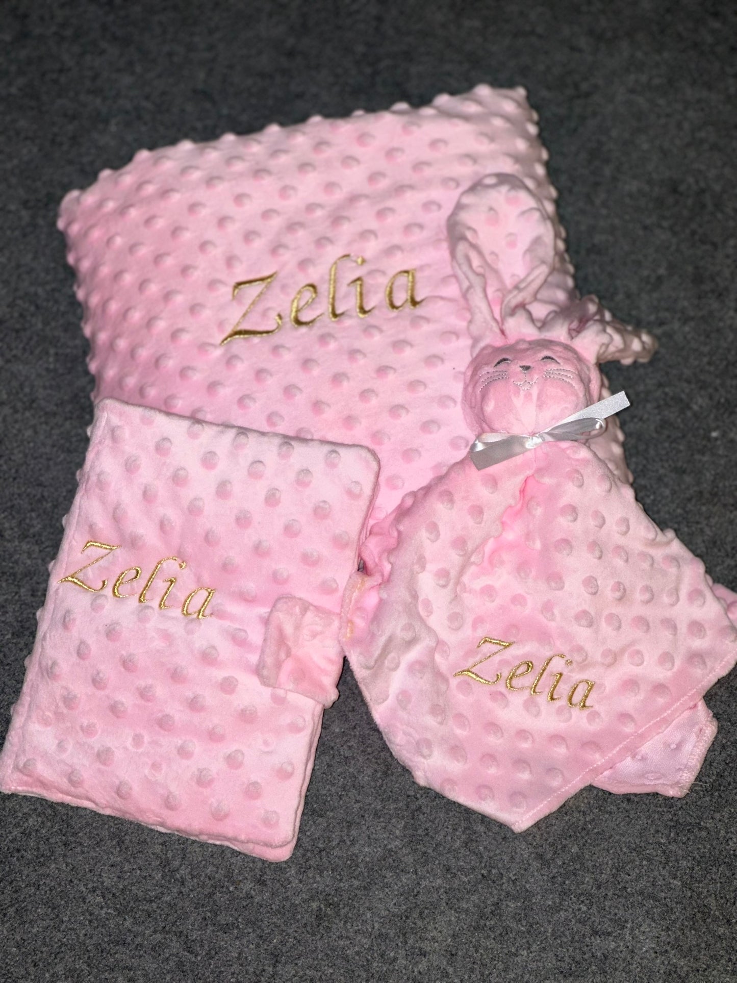 🌸 Protège carnet de santé bébé en tissu Minky à pois – Personnalisé avec broderie prénom