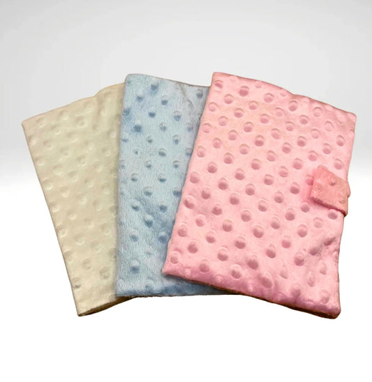 🌸 Protège carnet de santé bébé en tissu Minky à pois – Personnalisé avec broderie prénom